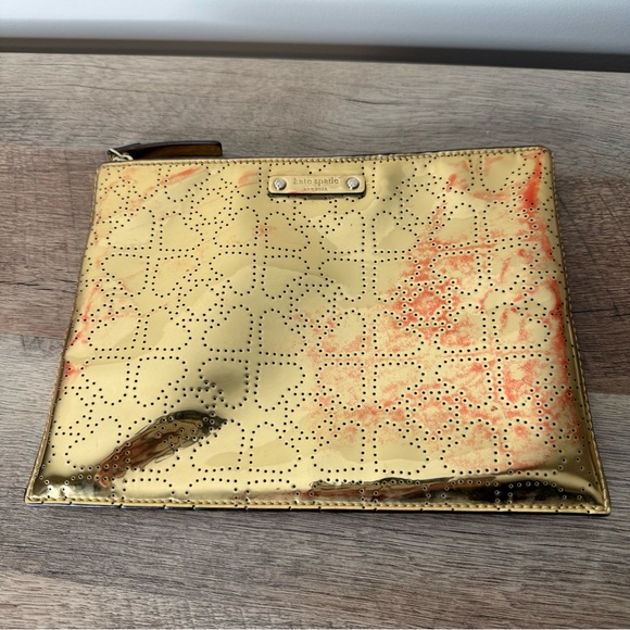 KATE SPADE Gold Perforated Heart Cosmetic Case Pouch Parent Shiny *Flaw* - Picture 5 of 11